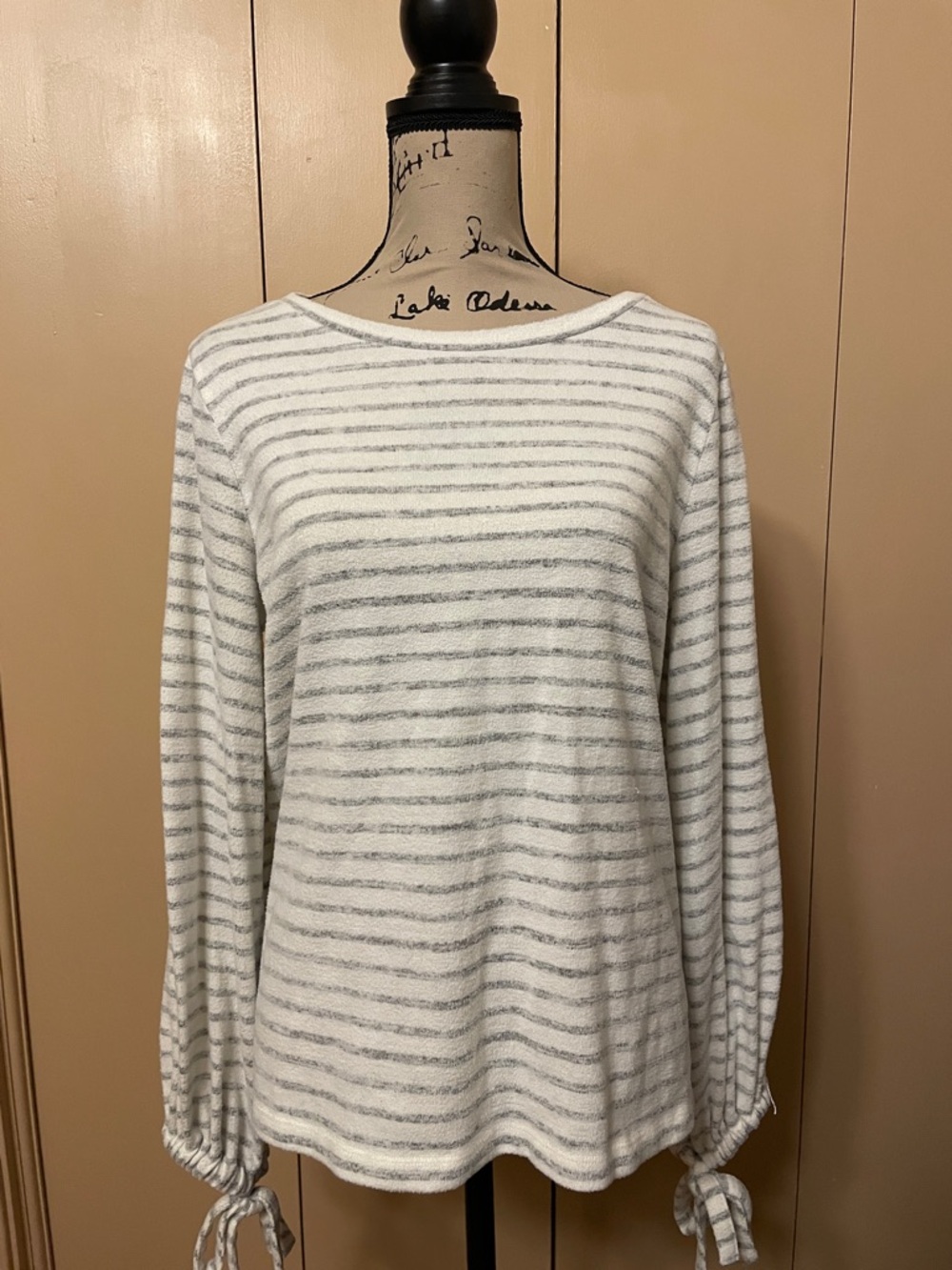 Striped Tie-Cuff Long Sleeve Top in White and Light Gray